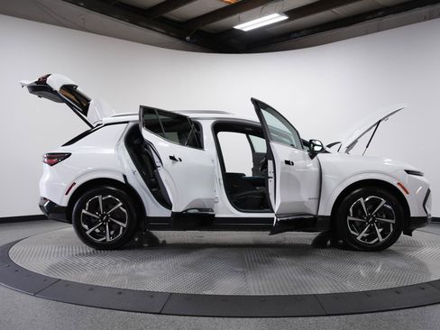 Used 2024 Chevrolet Equinox EV LT w/ LPO, Trailering Package FWD image 11
