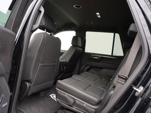 Used 2025 Chevrolet Tahoe Z71 w/ Comfort Package image 18