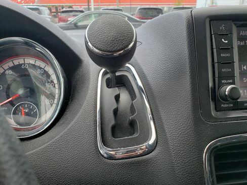 Used 2019 Dodge Grand Caravan SE FWD image 26