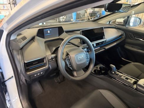 Used 2025 Toyota Prius AWD image 34