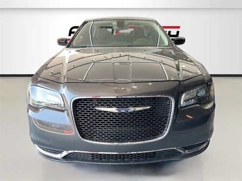 Used 2022 Chrysler 300 Touring w/ Sport Appearance Package image 2