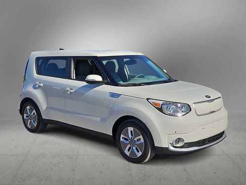 Used 2017 Kia Soul EV + image 2