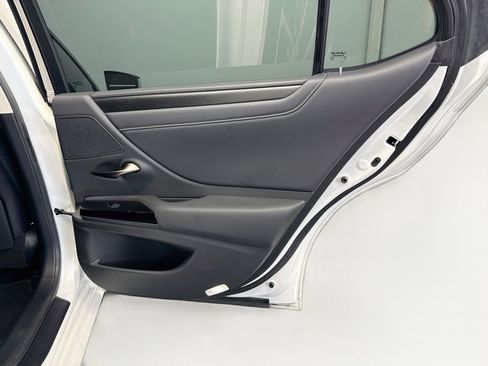 Used 2024 Lexus ES 350 w/ Premium Package FWD image 32