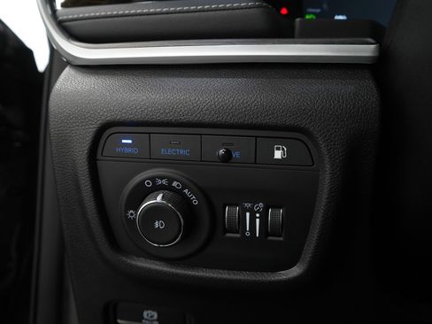 Used 2023 Jeep Grand Cherokee 4WD 4xe image 27
