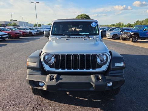 Used 2024 Jeep Wrangler Unlimited Sport AWD/4WD image 2