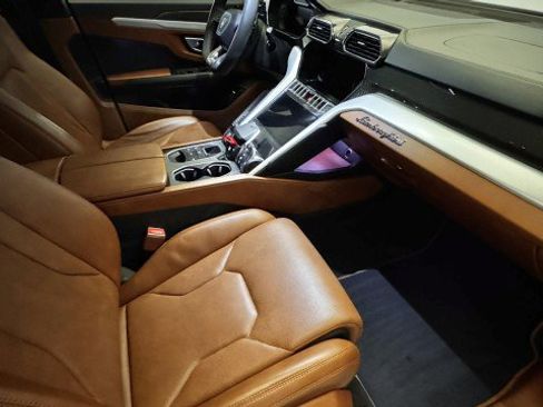 Used 2022 Lamborghini Urus image 21