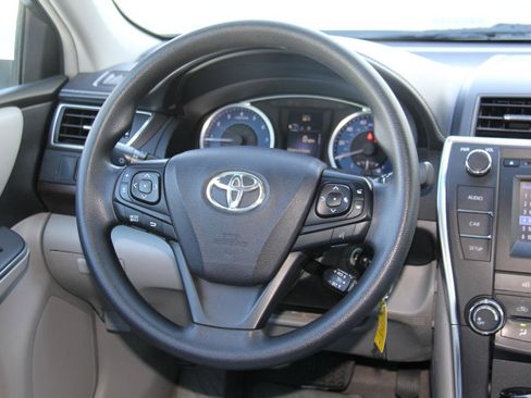Used 2016 Toyota Camry LE image 14
