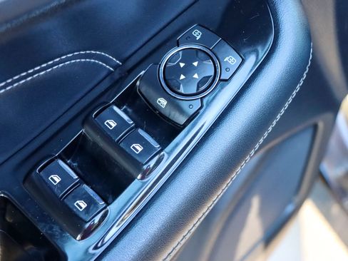 Used 2019 Ford Edge Titanium image 13