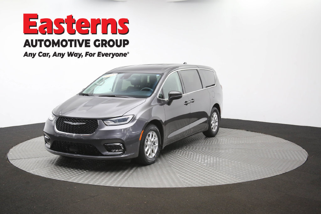 Used 2023 Chrysler Pacifica Touring-L FWD image 58