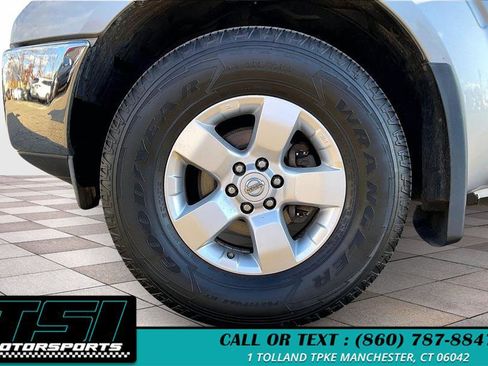 Used 2011 Nissan Frontier SV w/ SV Premium Utility Pkg image 9