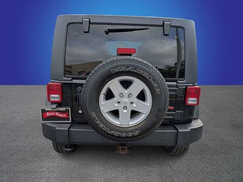 Used 2012 Jeep Wrangler Unlimited Sport image 4