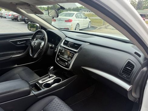 Used 2018 Nissan Altima 2.5 SV FWD image 14