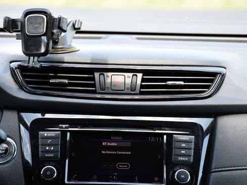 Used 2018 Nissan Rogue SV FWD image 25