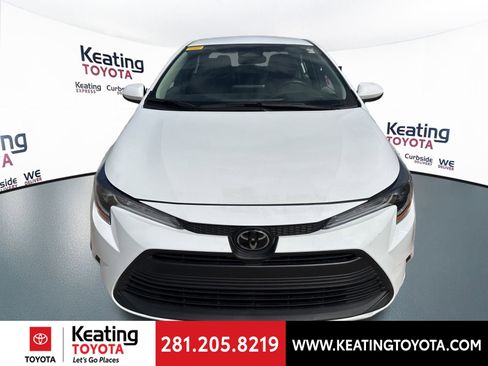 Certified 2025 Toyota Corolla LE image 2