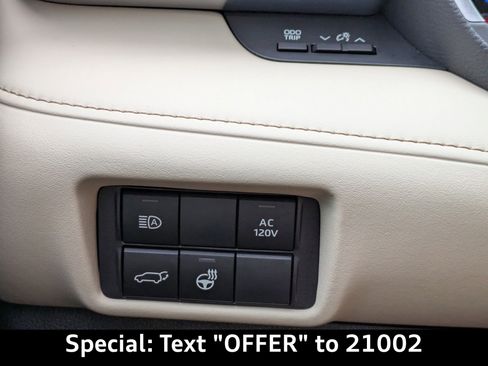 Used 2023 Toyota Highlander Limited image 27