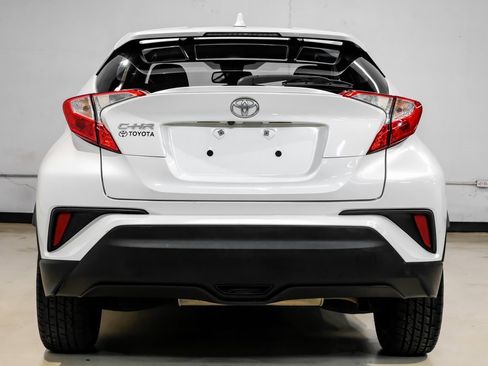 Used 2019 Toyota C-HR XLE image 14