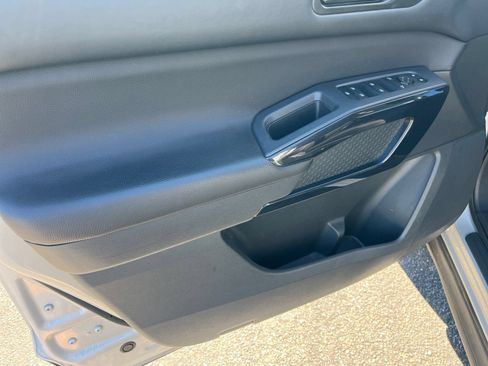 Used 2025 Nissan Pathfinder SV AWD/4WD image 18