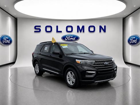 Certified 2022 Ford Explorer XLT w/ Equipment Group 202A AWD/4WD image 3