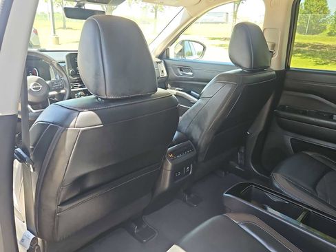 Used 2025 Nissan Pathfinder Platinum AWD/4WD image 29