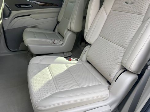 Used 2022 Cadillac Escalade Premium Luxury Platinum image 13