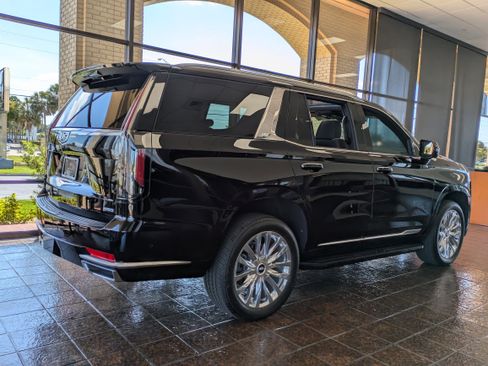 Certified 2024 Cadillac Escalade Premium Luxury AWD/4WD image 4