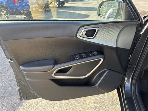 Used 2023 Kia Soul LX w/ Option Group 015 FWD image 8
