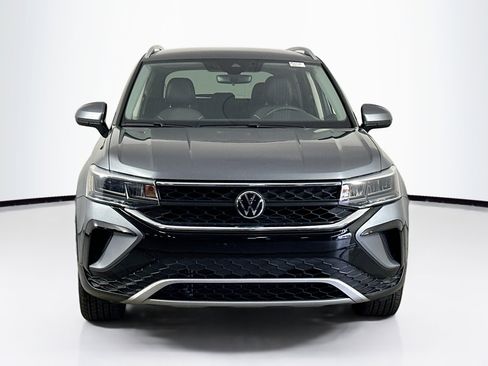 Used 2023 Volkswagen Taos SE image 2