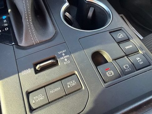 Used 2023 Toyota Highlander LE AWD/4WD image 34