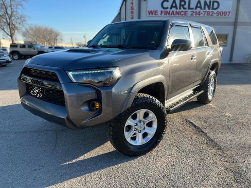 Used 2017 Toyota 4Runner SR5 AWD/4WD image 2