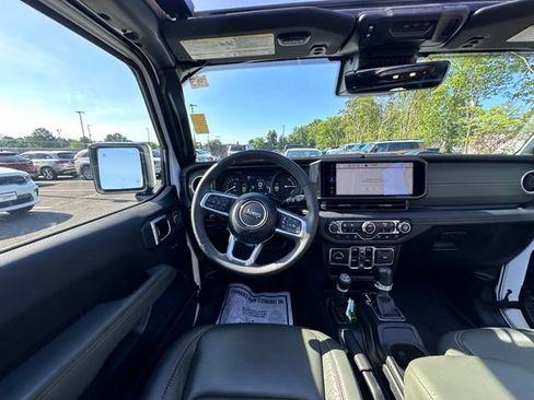 Used 2024 Jeep Wrangler High Altitude AWD/4WD image 16