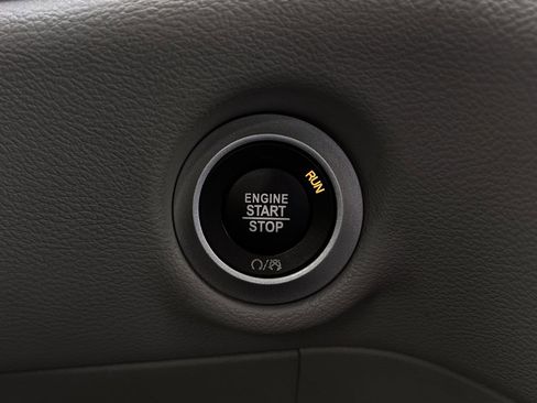 Used 2017 Chrysler Pacifica Touring w/ Tire & Wheel Group image 22