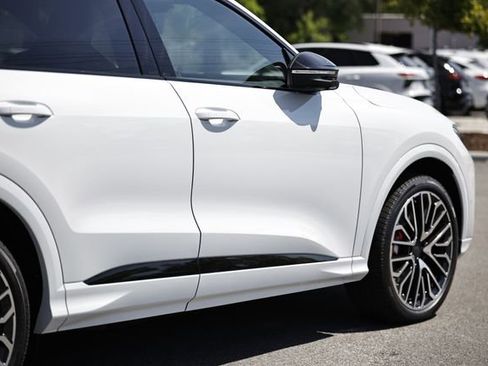 New 2026 Audi SQ5 Premium Plus image 8