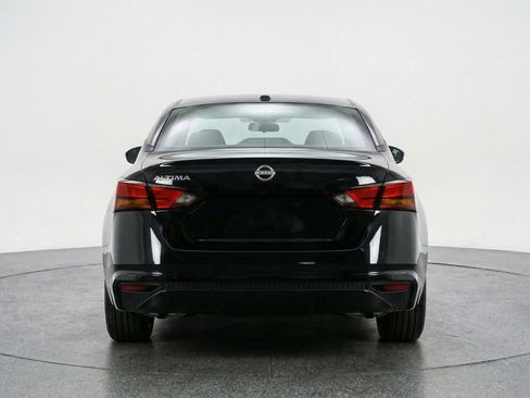 Used 2025 Nissan Altima 2.5 SV FWD image 7