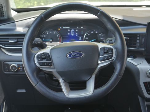Certified 2023 Ford Explorer XLT w/ Equipment Group 202A AWD/4WD image 7