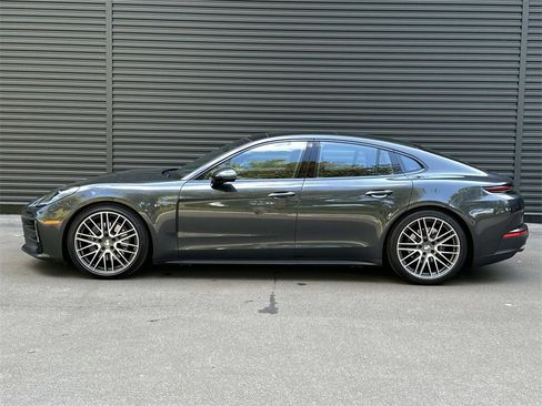 Used 2024 Porsche Panamera 4 image 2