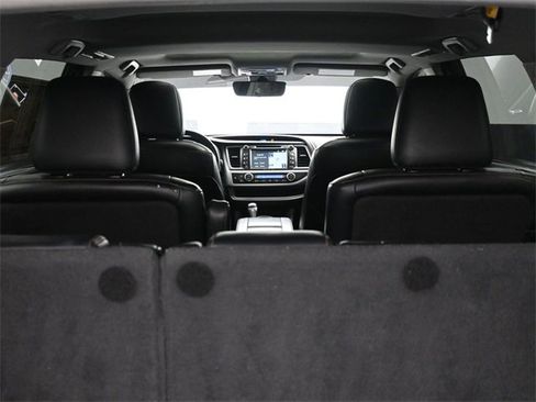 Used 2017 Toyota Highlander Limited image 36