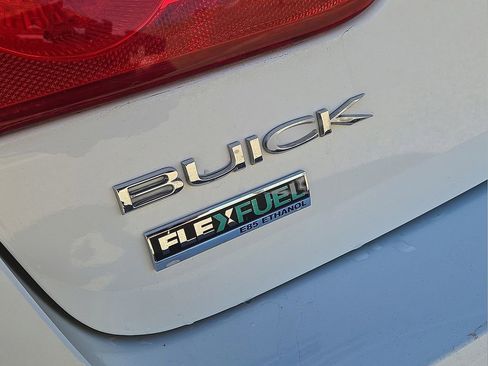 Used 2011 Buick Lucerne CXL image 14