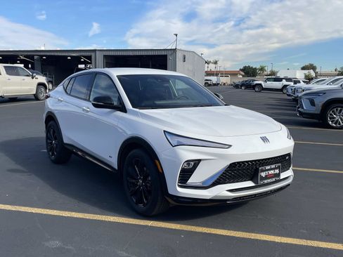 Used 2025 Buick Envista Sport Touring image 3