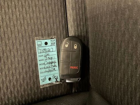 Used 2024 Jeep Compass Latitude image 38