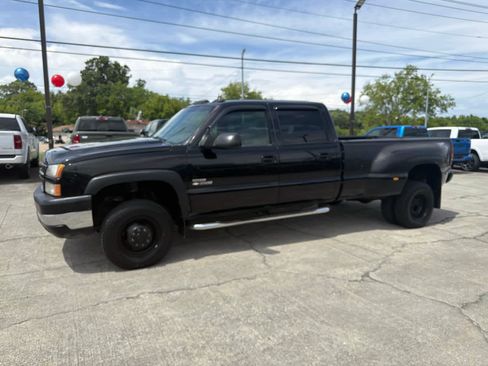 Used 2005 Chevrolet Silverado 3500 LT w/ Heavy-Duty Power Package AWD/4WD image 5