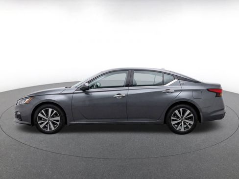 Used 2025 Nissan Altima 2.5 SV FWD image 5