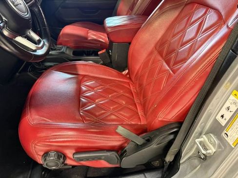 Used 2019 Jeep Wrangler Unlimited Sahara AWD/4WD image 21