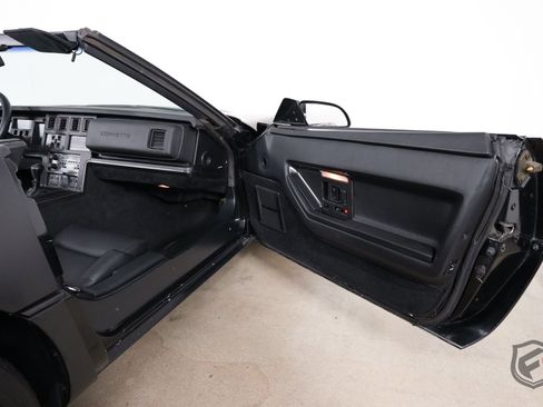 Used 1987 Chevrolet Corvette 2dr Convertible image 25
