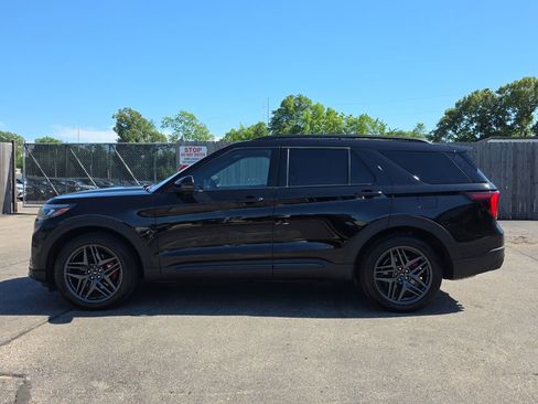 Used 2025 Ford Explorer ST RWD image 2