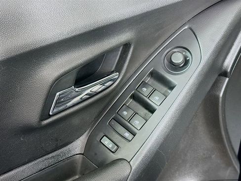 Used 2020 Chevrolet Trax LS w/ Tint and Cruise Package AWD/4WD image 19