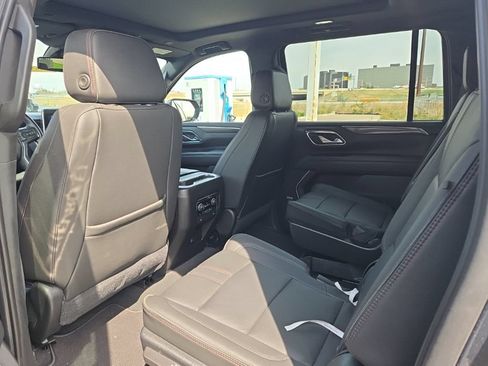 Used 2021 Chevrolet Suburban RST w/ Luxury Package AWD/4WD image 25