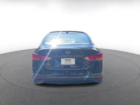 Used 2025 Nissan Altima 2.5 SV image 11