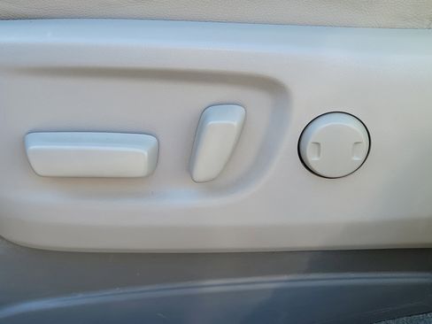 Used 2017 Toyota Sienna XLE image 21