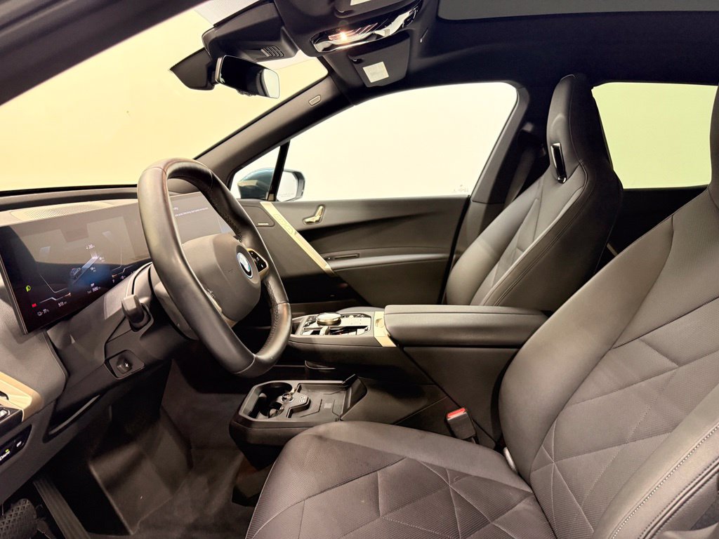 Used 2024 BMW iX xDrive50 w/ Sport Package AWD/4WD image 12