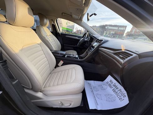 Used 2017 Ford Fusion SE w/ Fusion SE Technology Package FWD image 24